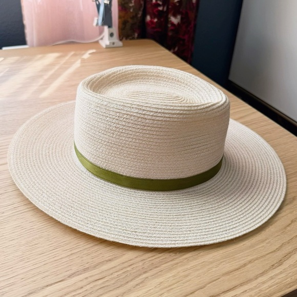 CHANEL Cream Hat with Green Band - Picture 5 of 8